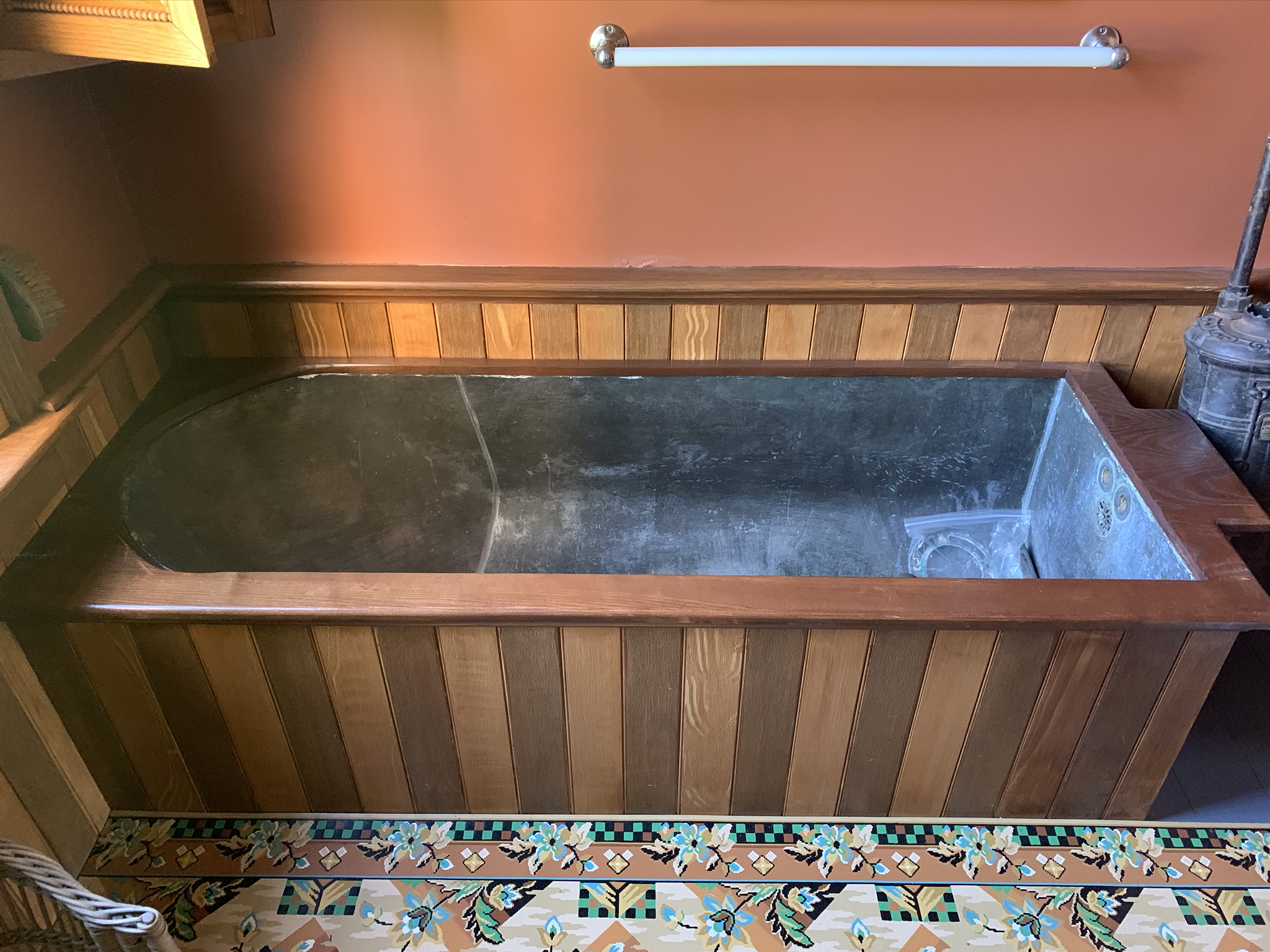 Cappon house bathroom tub