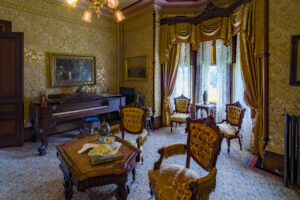 Picture of the Cappon House Parlor, photo courtesy of Helmut Ziewers, 2021