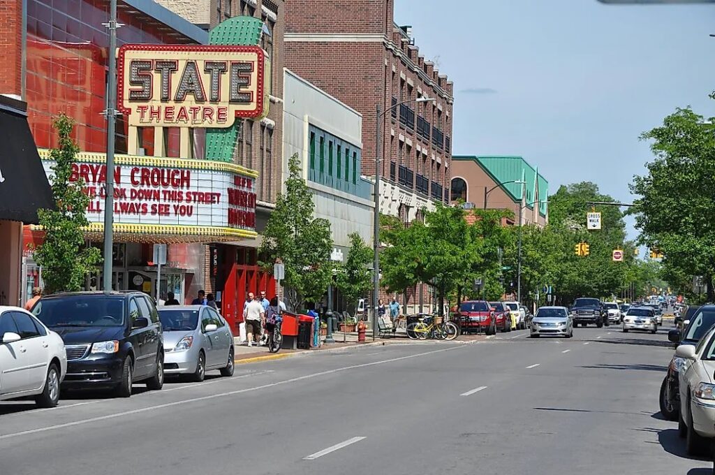 The Best Small Towns in Michigan to Chill Out In 2024-ST. JOSEPH, MI